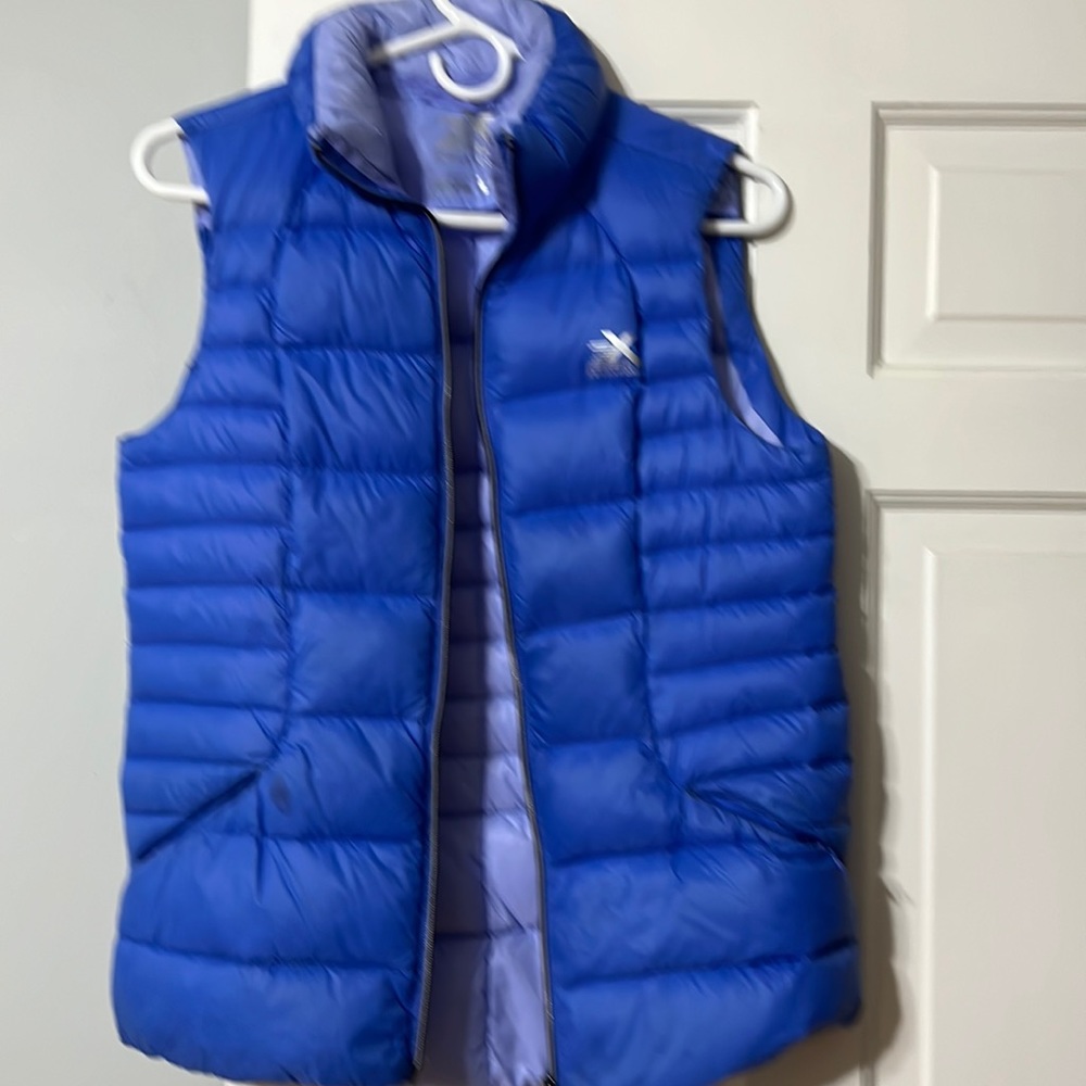 Small child’s blue vest zero xposu